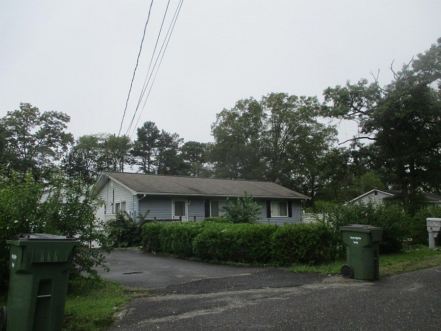 2nd image of 127 Bernard Ave