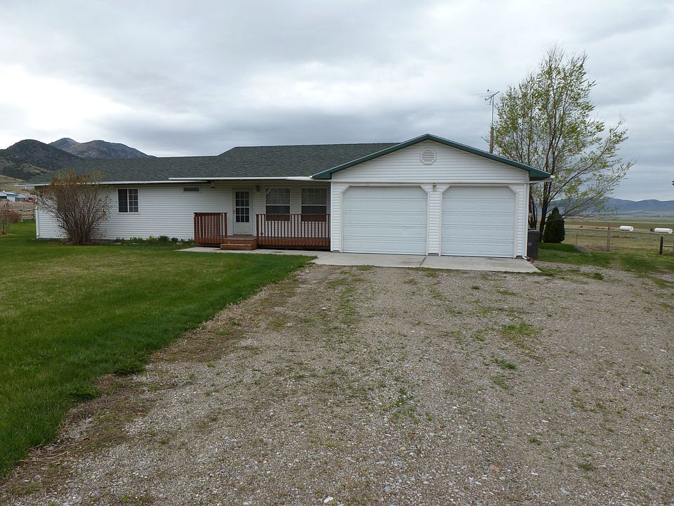Very Clean Home on 3 acres