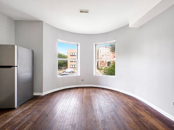 3rd image of 4421 S Prairie Ave APT 1