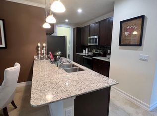 7956 Bristol Cir, Naples, FL 34120