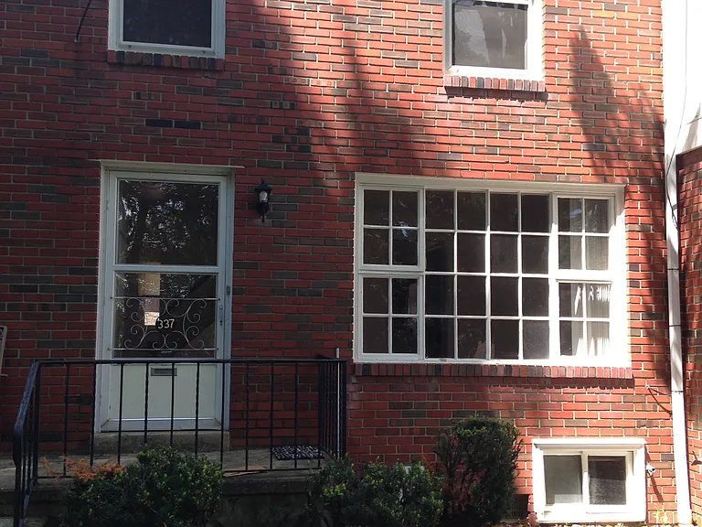 323-349 E Walnut St — Photo 5
