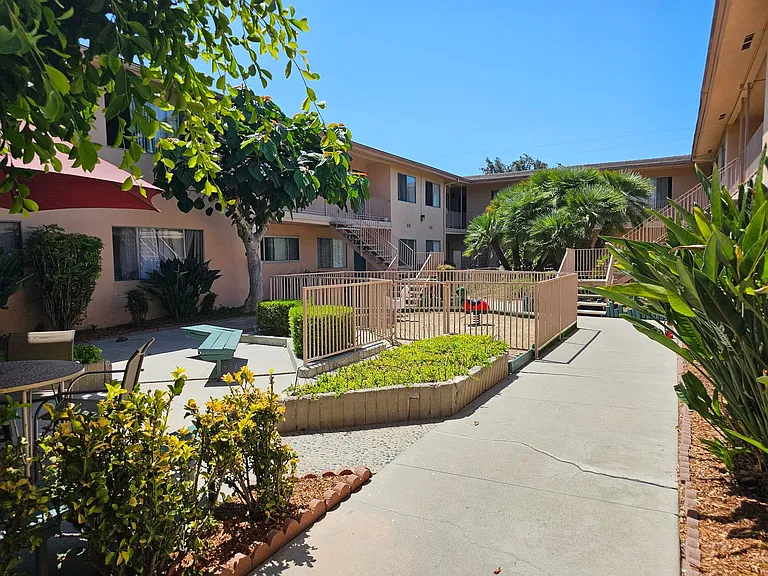1414 W McFadden Ave — Photo 1