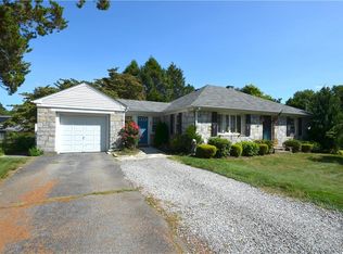 28 Litzen Rd, North Smithfield, RI 02896