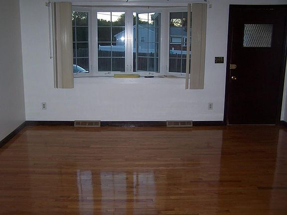 3rd image of 9 Kennedy Dr #9