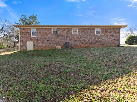 2nd image of 431 Clover Leaf Rd