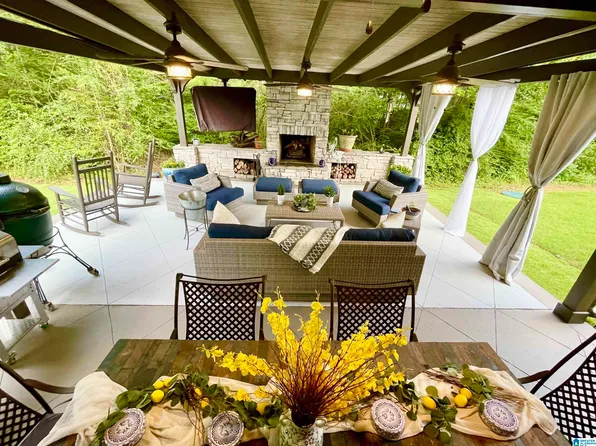 8009 Caldwell Dr, Trussville, AL 35173