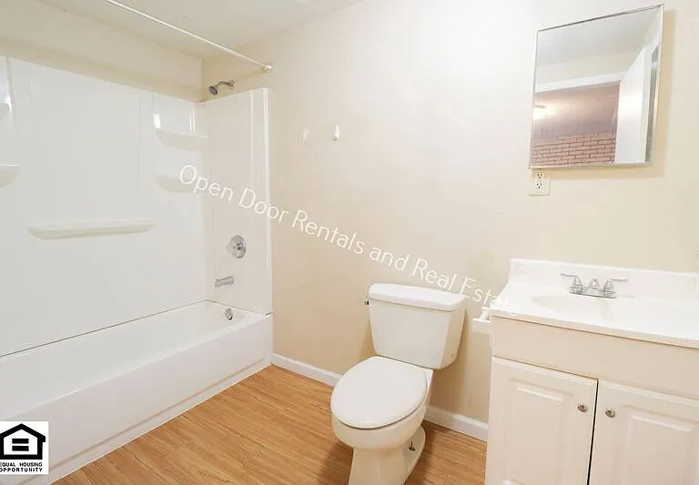 501 N Broadway St #C — Photo 5