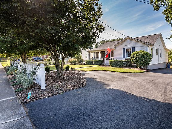 3rd image of 319 Stewart Ave
