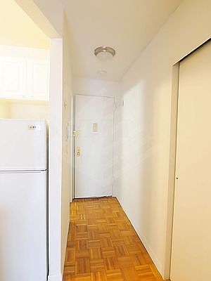 4th image of 157 E 85th St APT 5D