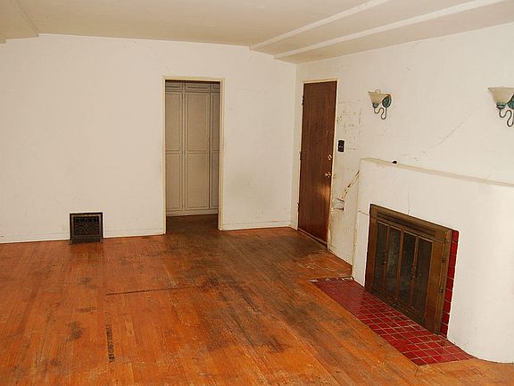 4th image of 2400 Griffith Park Blvd
