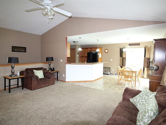 3rd image of 101 Pleasant Creek Dr