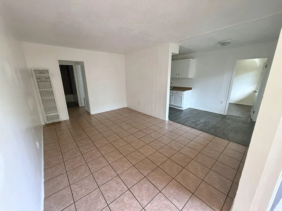 1139 Gardenia Ave #6
