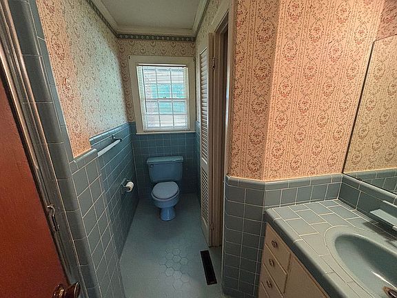 5th image of 460 School House Rd
