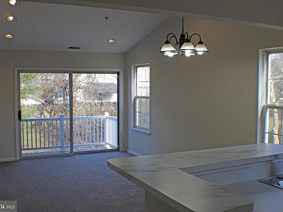 5th image of 27 Foxglove Dr