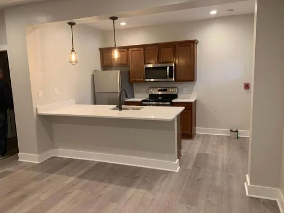 1st image of 521 Brookline Blvd