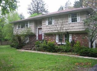 501 Sweet Hollow Rd, Melville, NY 11747