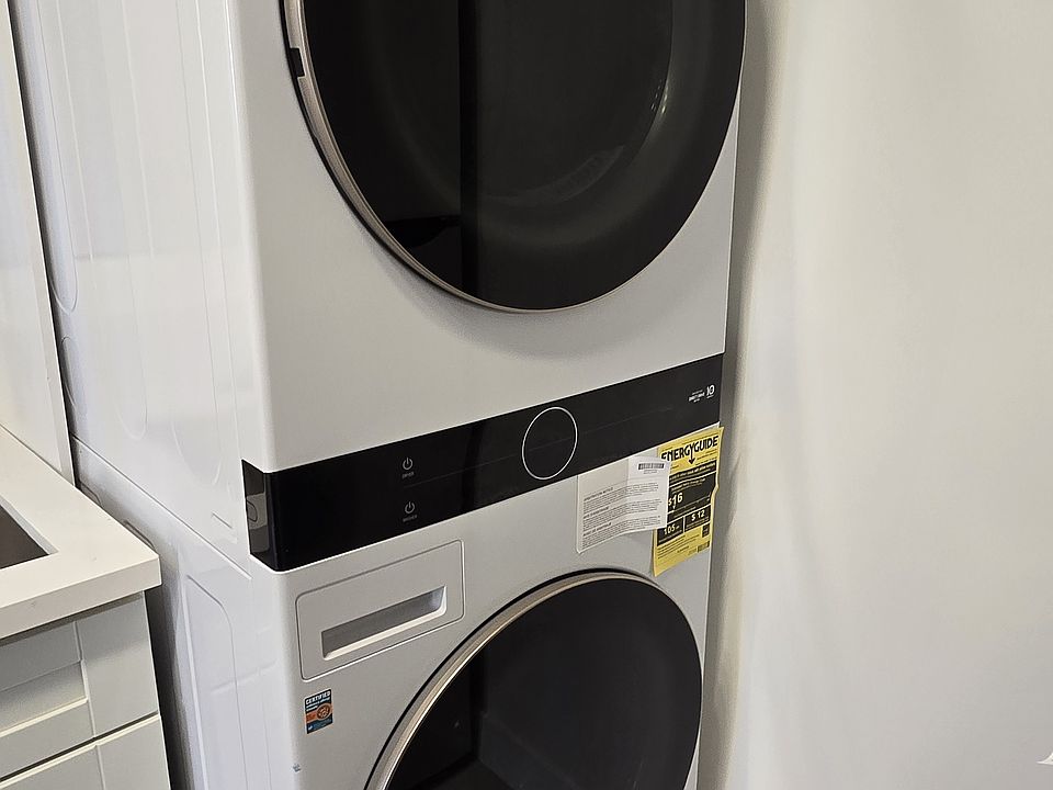 1st image of 1132 S Oakhurst Dr #4