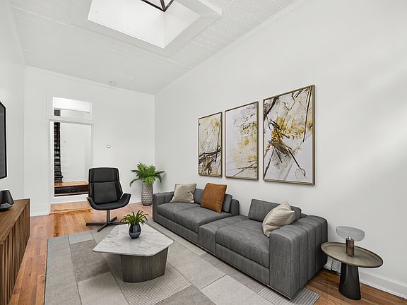 4th image of 28 Jane St #1