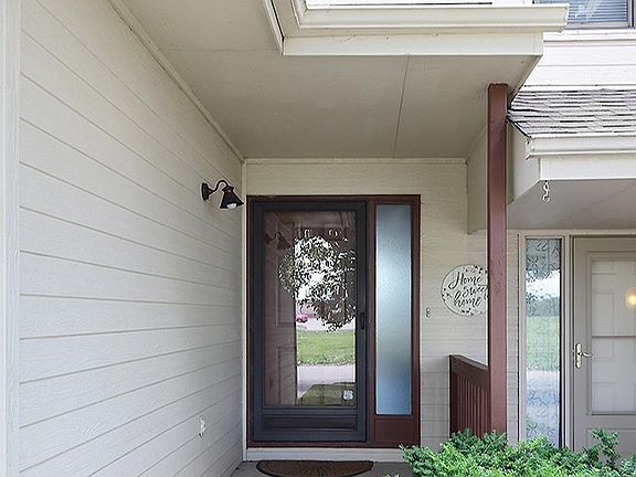 3rd image of 10913 Ellison Ave