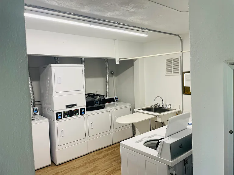 2100 NE 38th St #142 — Photo 38