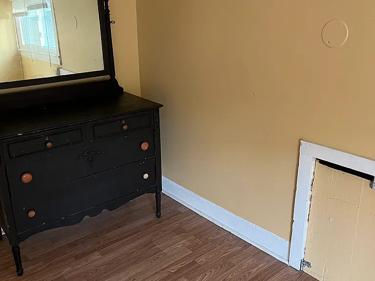 Bedroom 1 
12x13
comes with antiques dress with flip mirror