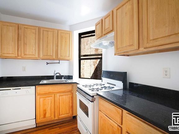 4th image of 402 W 48th St #4A