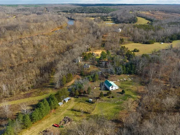 1208 Manteo Rd, Buckingham, VA 23921