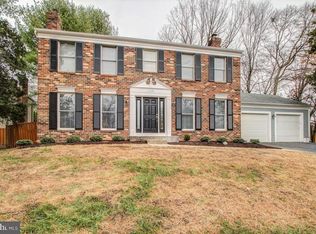 1118 Halesworth Dr, Potomac, MD 20854