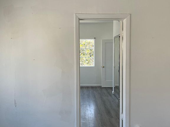 5th image of 1261 Tamarind Ave #1/2