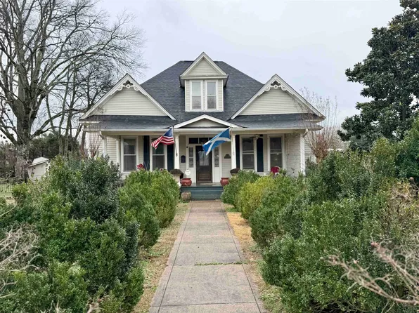 209 W Almon Ave, Tuscumbia, AL 35674