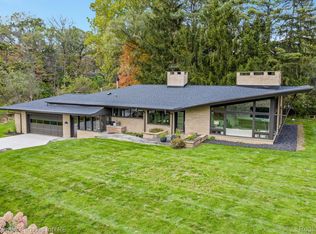 1093 Greentree Rd, Bloomfield Hills, MI 48304