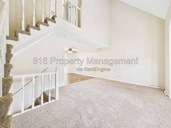 2nd image of 168 SW Robin Rd