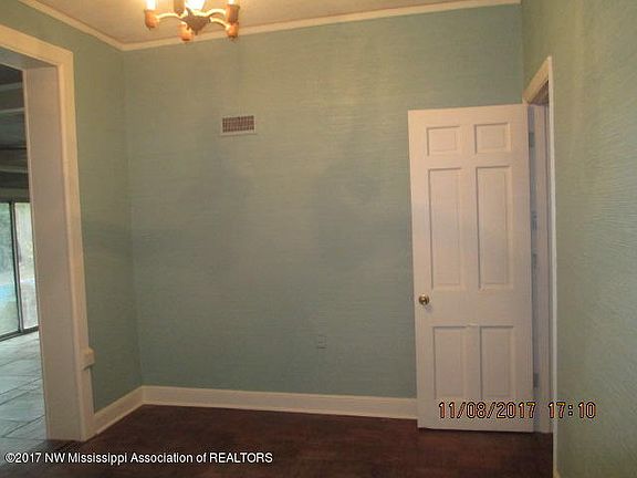 5th image of 606 W 2nd St