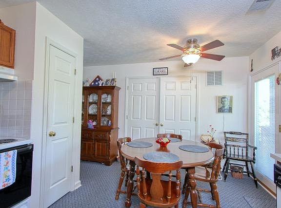 5th image of 305 Magnolia Cir