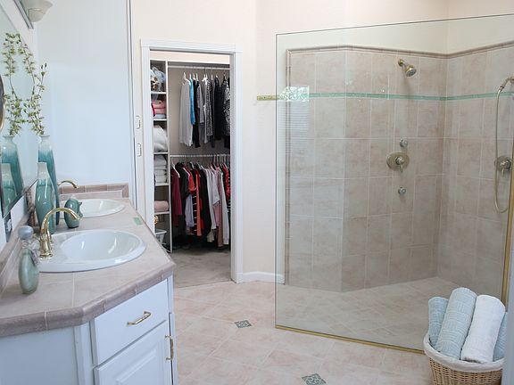 4th image of 942 Fort Baker Dr