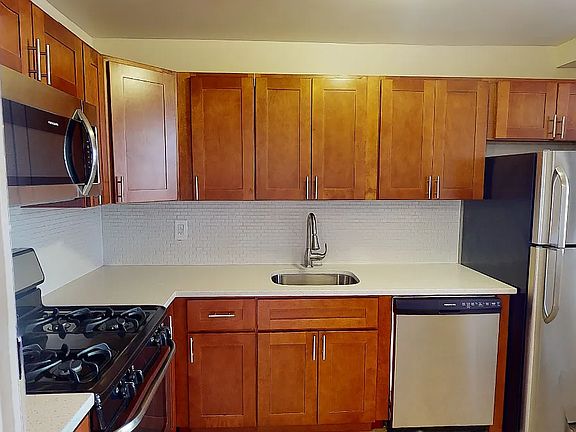 3rd image of 10420 Queens Blvd APT 11L