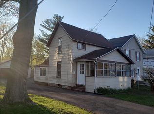 299 Chesterfield Dr, Rochester, NY 14612