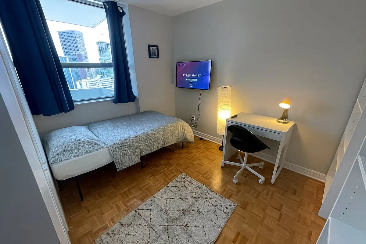 Flex Room - Wellesley St E & Parliament St — Photo 1