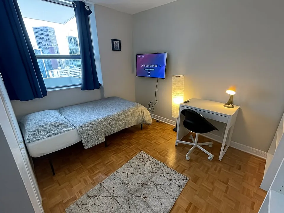 260 Wellesley St E #3109A