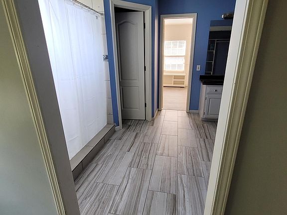 4th image of 12771 Woodward St