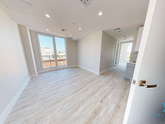 5th image of 950 Bergen St #4B