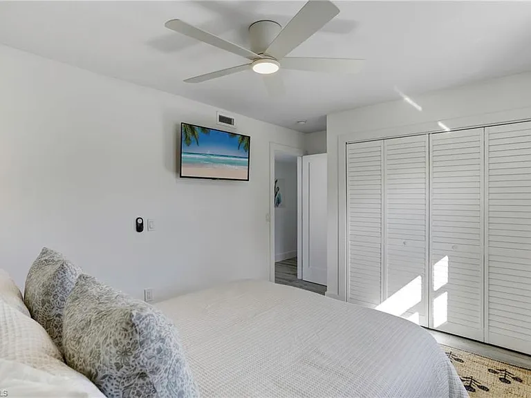 10842 Vanderbilt Dr — Photo 14