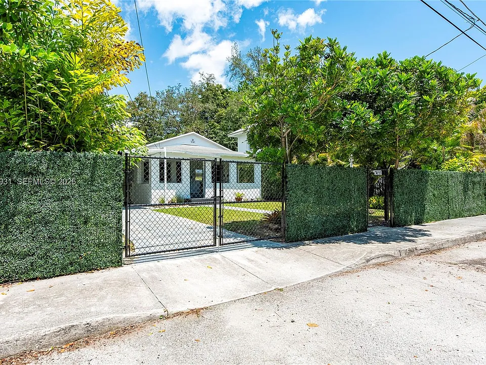 3655 Oak Ave
