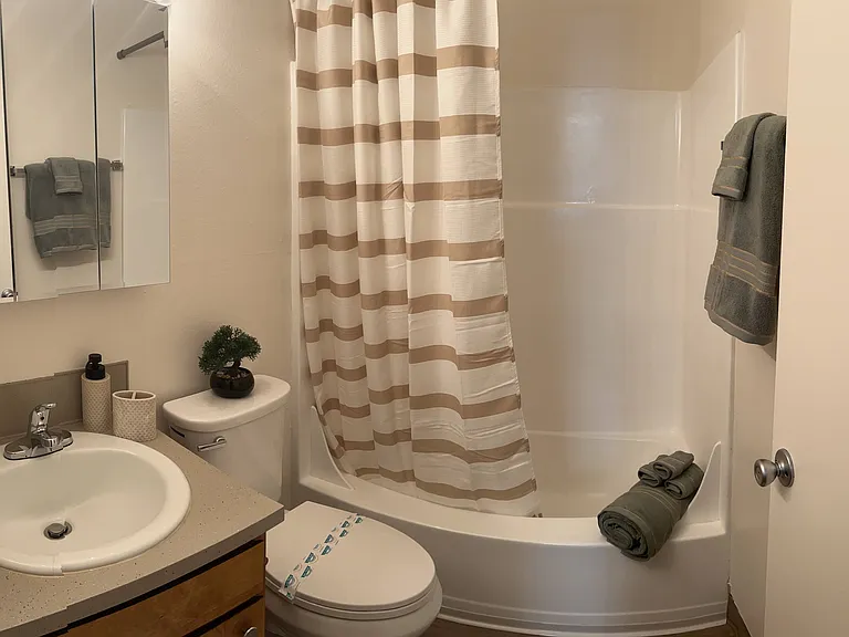 Sawyer Pointe Apartments — Photo 10
