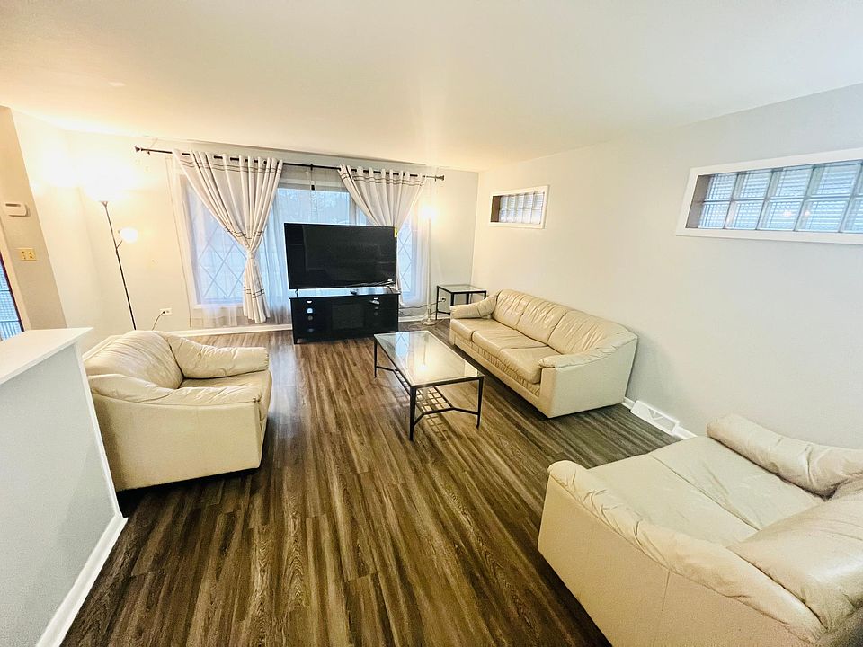 2404 Pearsall Pkwy, Waukegan, IL 60085 Zillow