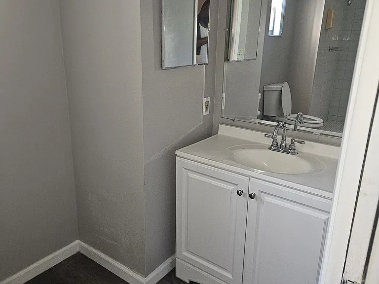 Bathroom #4 (Inlaw suite)