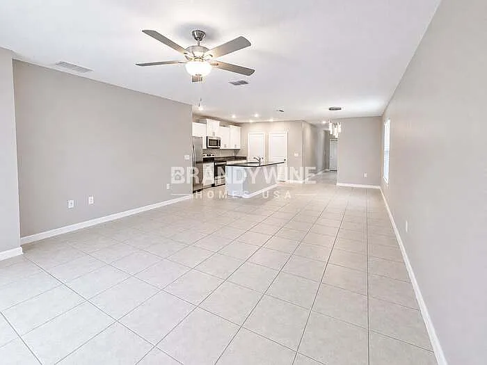 5 bed, 2.0 bath, 2355 sqft, $2,395 — Photo 4