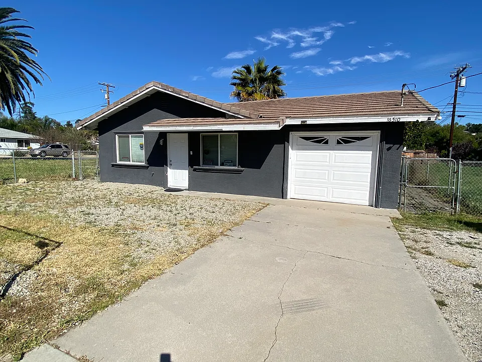 16510 Lakeshore Dr