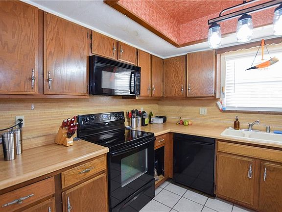 5th image of 8131 NW 23rd St