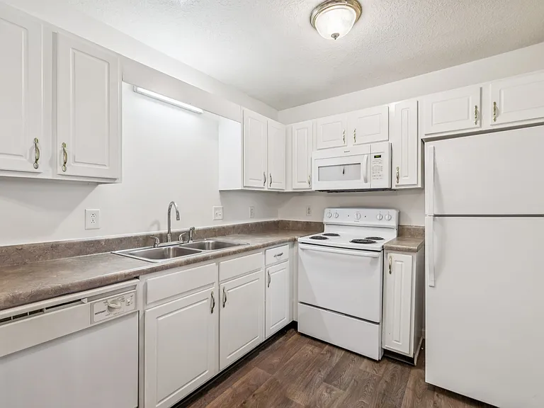 Three Bedroom - 3 Bed / 2 Bath - 1,270 Sq.Ft.